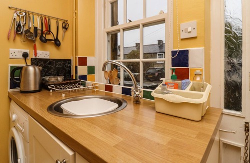 Skipton Cottage | TOWN COTTAGE, pet friendly, with a garden in Skipton