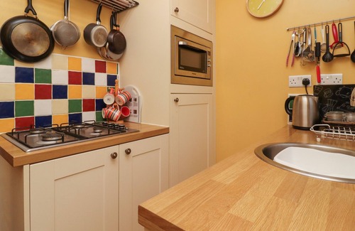 Skipton Cottage | TOWN COTTAGE, pet friendly, with a garden in Skipton
