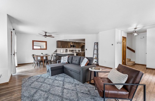 Flagstaff House | Town Home in the Pine Trees - Sleeps 5!