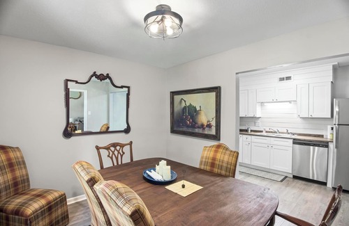 Aiken House | Town home located a stones throw to the Wilcox Hotel and Hitchcock Woods