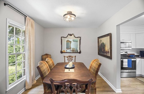 Aiken House | Town home located a stones throw to the Wilcox Hotel and Hitchcock Woods