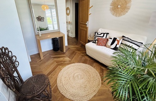 Montreuil House | Town house 15 minutes from Paris with courtyard and small pool