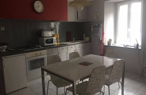 Cerences House | Town house, courtyard, garden, 15 minutes from the sea