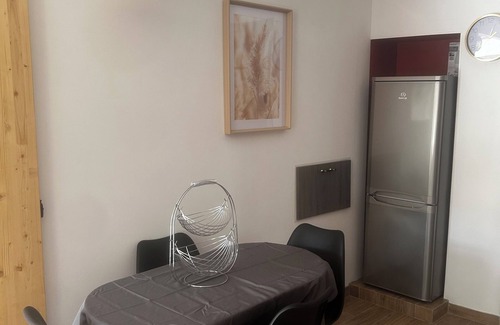Neris-les-Bains House | Town house for curists and travellers