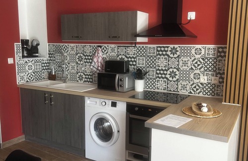 Neris-les-Bains House | Town house for curists and travellers