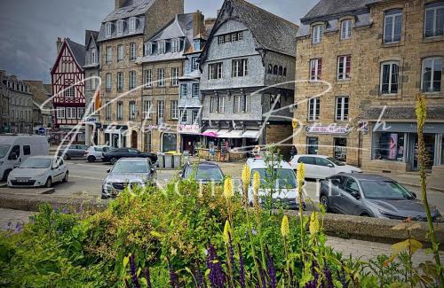 Guingamp House | Town House