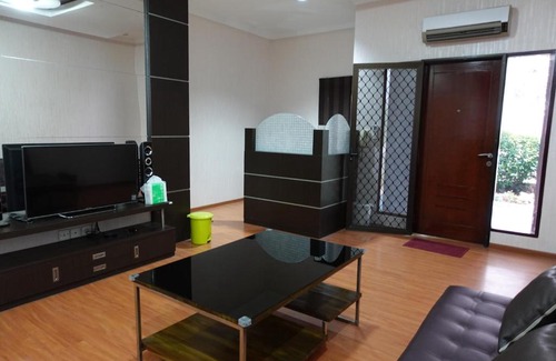 Jakarta Apartment | Town House MGR 2, Central Park Mall Area, Pool Side-1st floor