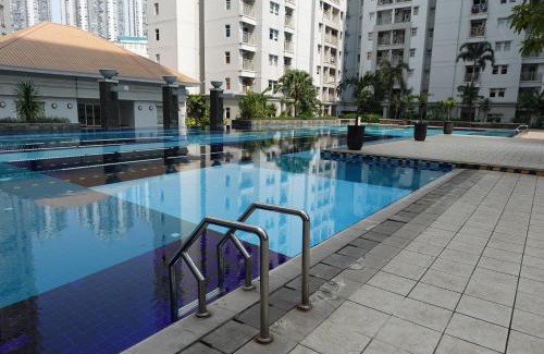 Jakarta Apartment | Town House MGR 2, Central Park Mall Area, Pool Side-1st floor