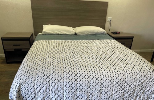 Sanger Hotel | Town House Motel