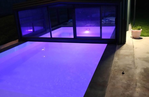 La Pradelle House | Town house with swimming pool, fast freeway access