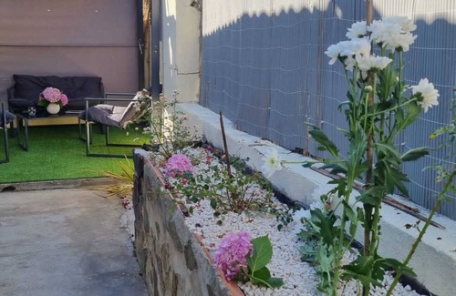 Prades House | Town house with garage