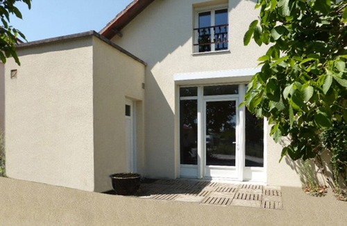 Ruffec House | Town house with large parking area