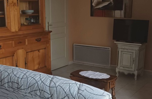 Ruffec House | Town house with large parking area