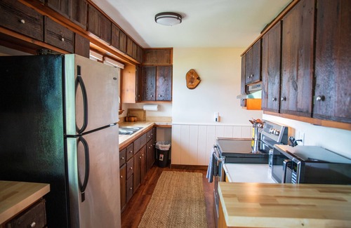Wetmore House | Town Lake Hideaway: Soak Up the Sun – A Summer Retreat Awaits!