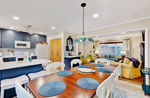 Bethany Beach House | Town of Bethany Beach house walking distance to ocean, restaurants & shops