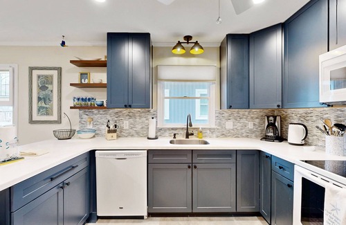 Bethany Beach House | Town of Bethany Beach house walking distance to ocean, restaurants & shops