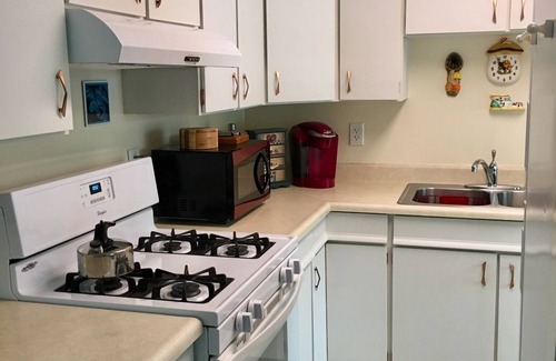 Ketchikan Apartment | Town/Park District 🌙 Suite Dreams Inn Ketchikan