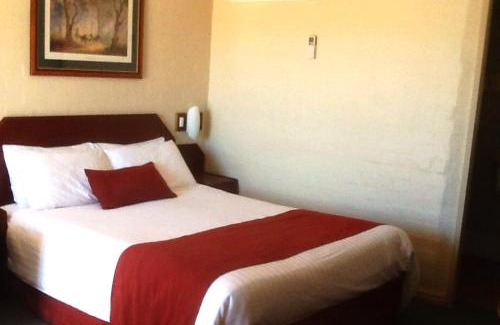 Orange Hotel | Town Square Motel