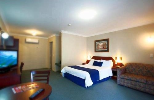 Orange Hotel | Town Square Motel