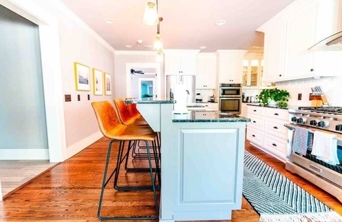 Downtown House | Town Square Summary: