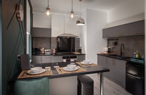 North Shore Apartment | Town View Apartment by SASCO