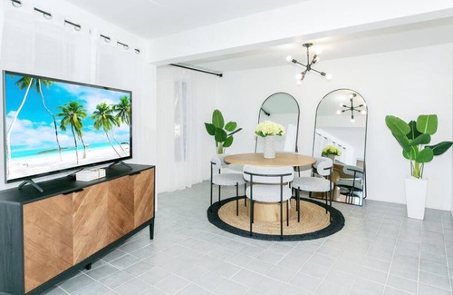 Estate Enighed Apartment | Town Walk, Beach Steps, Sea View