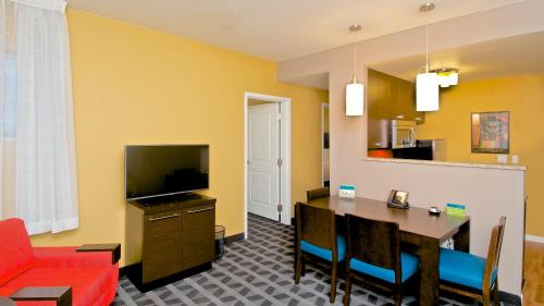 Midtown Anchorage Hotel | TownePlace Suites by Marriott Anchorage Midtown