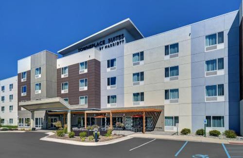 Wyoming Hotel | TownePlace Suites by Marriott Grand Rapids Wyoming