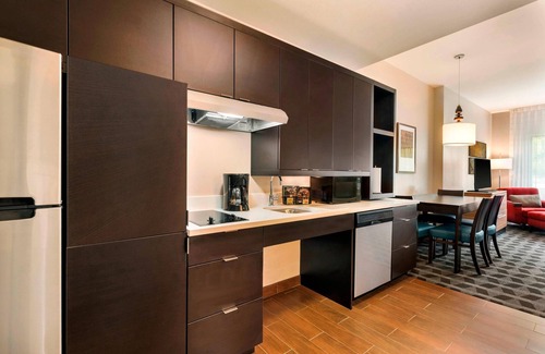 Crafton Hotel | TownePlace Suites Pittsburgh Airport/Robinson Township