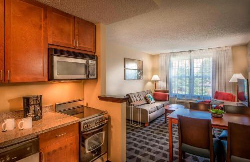 Linthicum Heights Hotel | TownePlace Suites by Marriott Baltimore BWI Airport