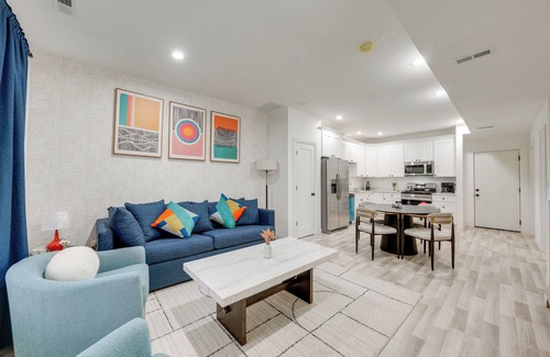 Lisle House | Townhome < 5 Mi to Naperville & Morton Arboretum