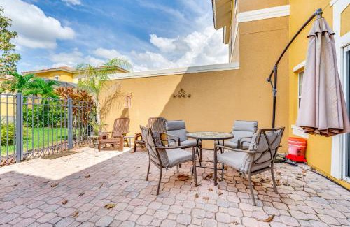 Kissimmee House | Townhome 7 Mi to Disney Parks Resort Pool Access!