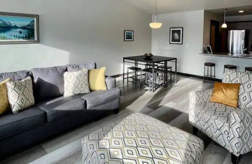 Kalispell House | Townhome between 2 Ski Resorts!