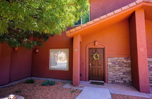 Kanab Apartment | Townhome in Kanab, Utah with Peaceful Surroundings, Plenty of Hiking, Pool and H