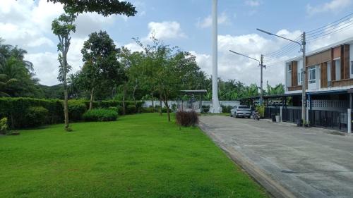 Nakhon Si Thammarat House | Townhome in Town