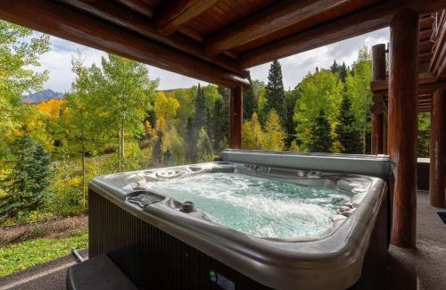 Mountain Village House | Townhome on the Creek 135 by AvantStay Ski In Ski Out Home w Hot Tub