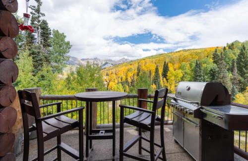 Mountain Village House | Townhome on the Creek 135 by AvantStay Ski In Ski Out Home w Hot Tub