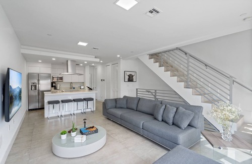 The Roads House | TOWNHOME W-BRICKELL,TERR wJACUZZI/BBQ/SHOWER,3B3B,SPECT.SKYLINE VIEW,2 PARKINGS