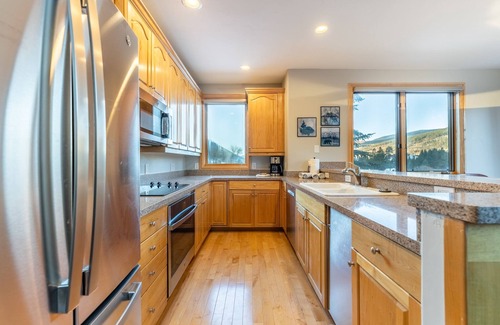 Mountain House House | Townhome w/Private Hot Tub & Deck with Slope Views & Short Walk to Lifts!