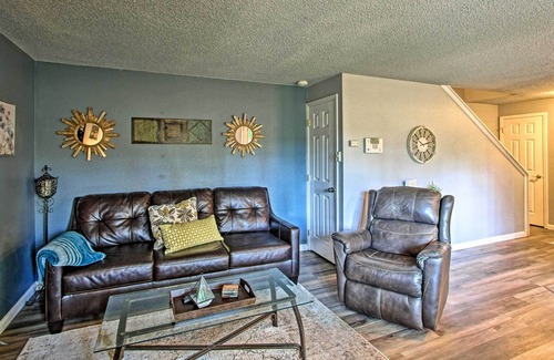 Lakewood House | Townhome w/ Yard: 3 Mi to Camp Murray & JBLM