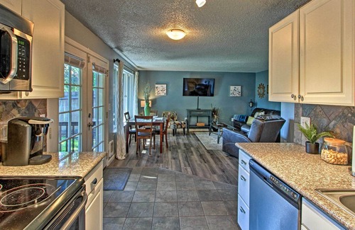 Lakewood House | Townhome w/ Yard: 3 Mi to Camp Murray & JBLM