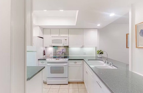 Hilton Head House | Townhome with pool - short walk to Coligny beach, restaurants, shops & more!