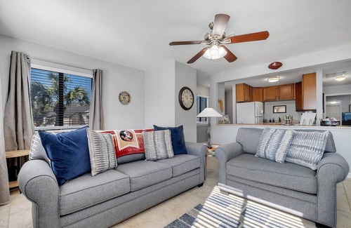 Tallahassee House | Townhome with 2 bedrooms and 2.5 bathrooms. Walking distance to FSU/DOAK.