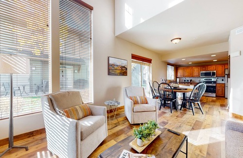 Kimball Junction House | Townhome with fireplace, patio, grill, updated kitchen, & W/D - great location