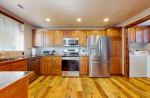 Kimball Junction House | Townhome with fireplace, patio, grill, updated kitchen, & W/D - great location