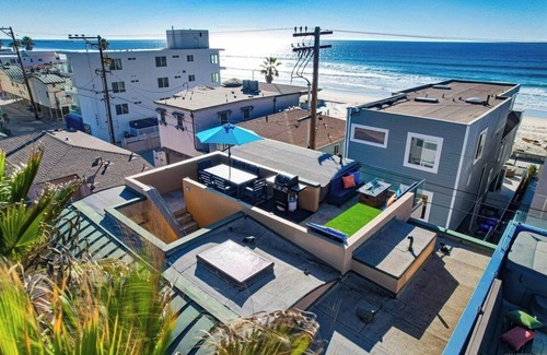 Central Mission Beach House | Townhome with ocean views 1 block from Mission Beach