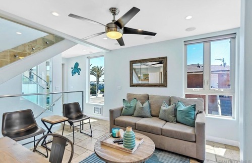 Central Mission Beach House | Townhome with ocean views 1 block from Mission Beach