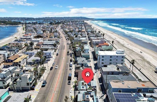 Central Mission Beach House | Townhome with ocean views 1 block from Mission Beach