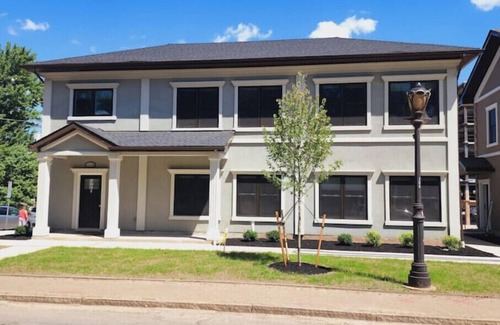 Downtown Niagara Falls House | Townhomes at the Falls - 310 A lower - Buffalo Aven2 Blocks from the Falls!