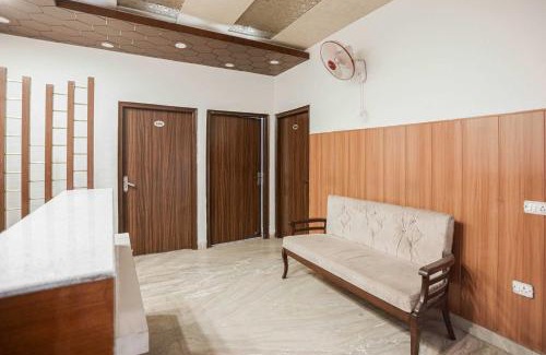 Jharsa Village Hotel | Townhouse 1120 Moonlight Residency Near Appu Ghar